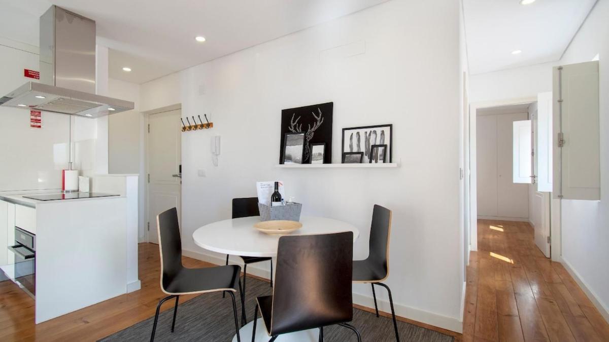 Apartment Portas Do Sol Stylish With Elevator Lissabon
